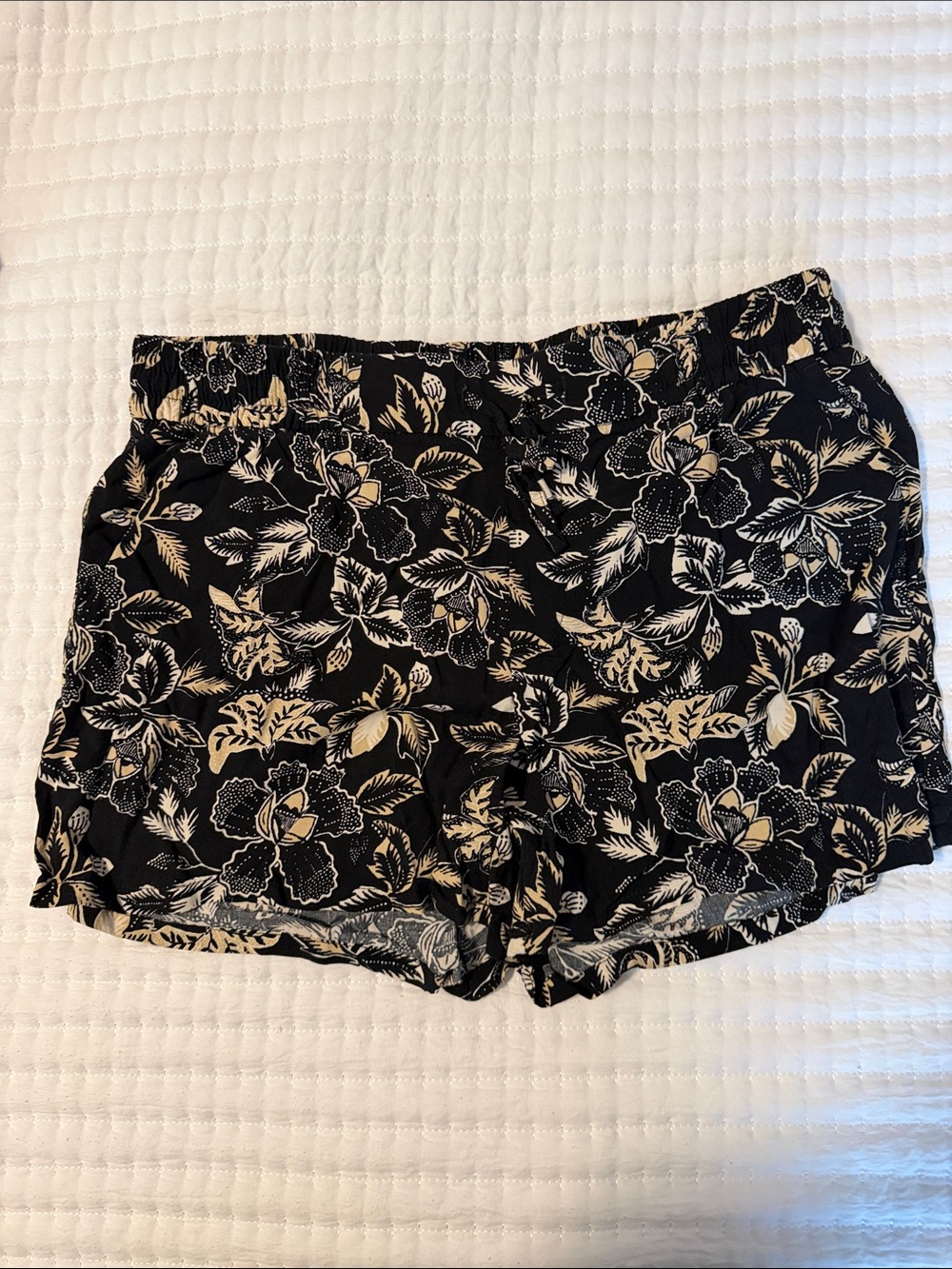 Old Navy Floral Shorts - Black/Neutral
